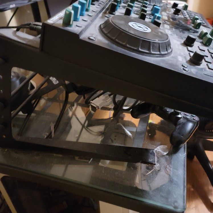 Traktor Kontrol S4 With Pro Stand