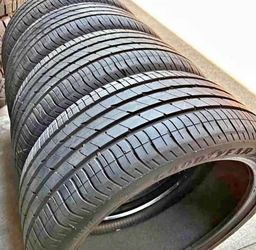 255/40/20 Goodyear Tires con 80% de vida las 4
