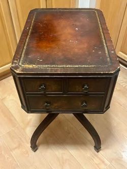 Vintage Weiman End Table / Side Table With Drawer