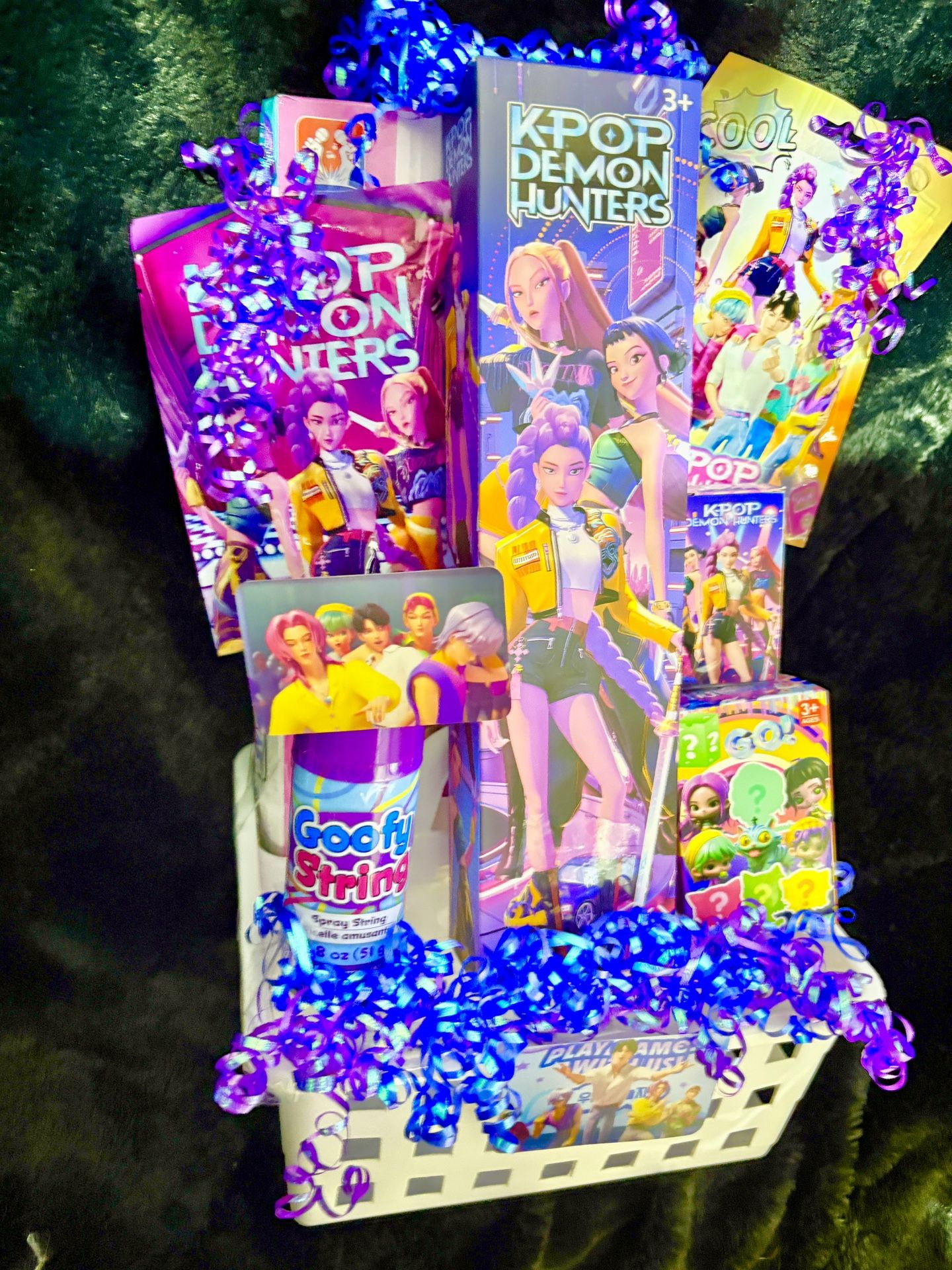 HUNTRIX K-POP CHRISTMAS GIFT BASKET