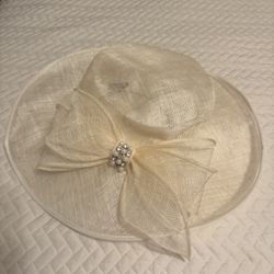Large wide brim new ladies hat