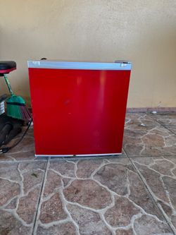 Red Mini Fridge Compact Refrigerator