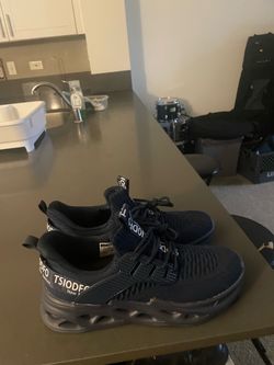 Men’s size 9.5 new shoes