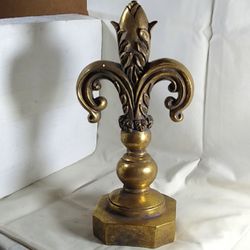 Beautiful Fluer de Lis table shelf top burnished gold