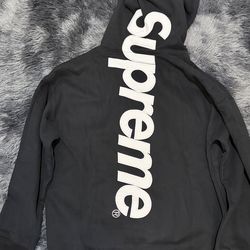 Black supreme back logo size S