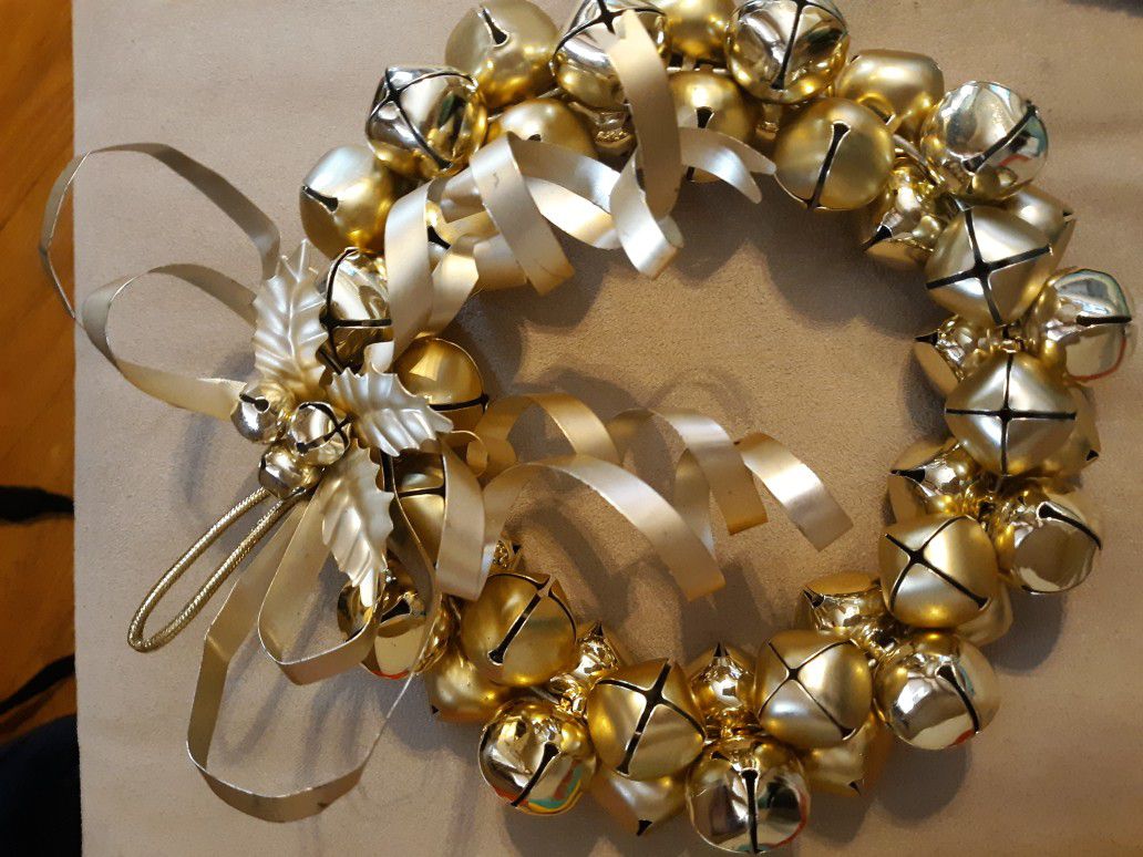Gold Bells Holiday Wreath! 