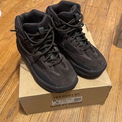 YEEZY Dsrt Boot “oil” Size 9 