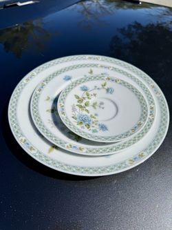 Noritake Ireland 3pc Floral Blue and Green Dinnerware Set