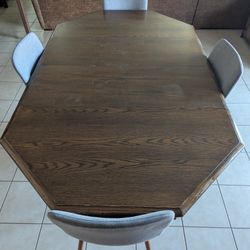 Ethan Allen Extendable Dining Table