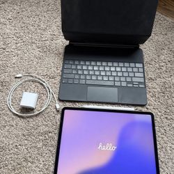 iPad Pro 12.9 256 SSD With Apple Magic Keyboard 