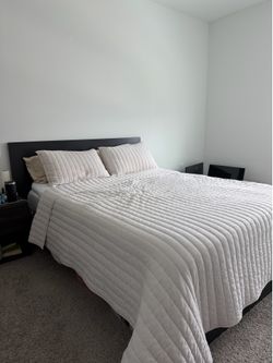 Cama Queen con colchón incluido - Como nueva