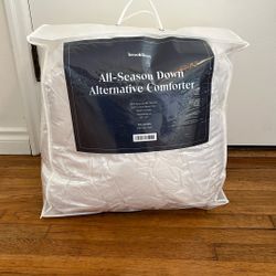 Brooklinen All Season Down Alternative Comforter Queen