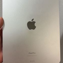 Apple iPad Pro 11 Inch 4th Gen WiFi Only 256gb With Apple White Keyboard 10/10 Condition