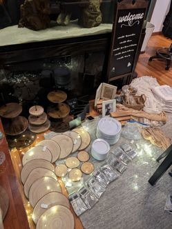 Wedding Reception Decor & Tableware Bundle – Rustic Elegant Package
Selling a large collection of beautiful rustic-elegant wedding reception items. P