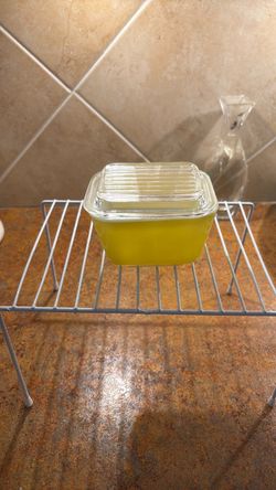 Vintage yellow Pyrex refrigerator dish