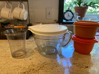 BUNDLE SALE~ HEAVY 2 QUART ANCHOR HOCKING GLASS MIXING BOWL/FITTED LID, 2 TUPPERWARE 3 CUP CONTAINERS THAT SEAL, & CUISINART 2+ MEASURING CUP.  Everyt