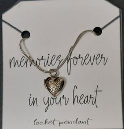 Silver Headt Locket Necklace