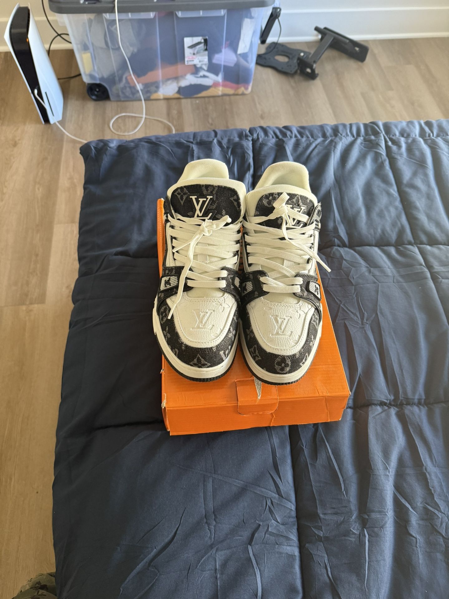 LV Trainers Black And White