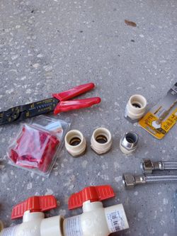 Bunch Of 3/4 Cpvc Fittings Never Been Used  $15 Thumbnail