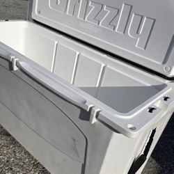 Grizzly 165 Cooler