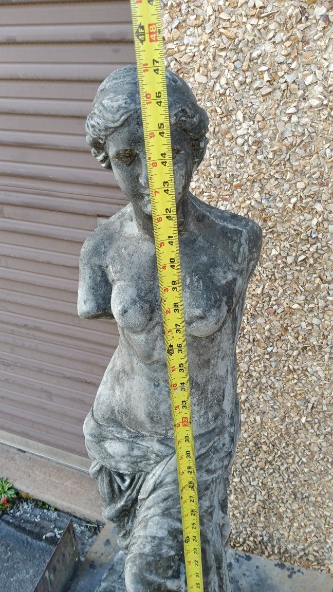 Venuz De Nilo Concret 47 Inchs Tall 120 Pounds Heavy