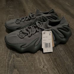 NEW YEEZY 450 Size 10