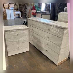8 drawers dresser and nightstand / Eight drawers dresser and nightstand