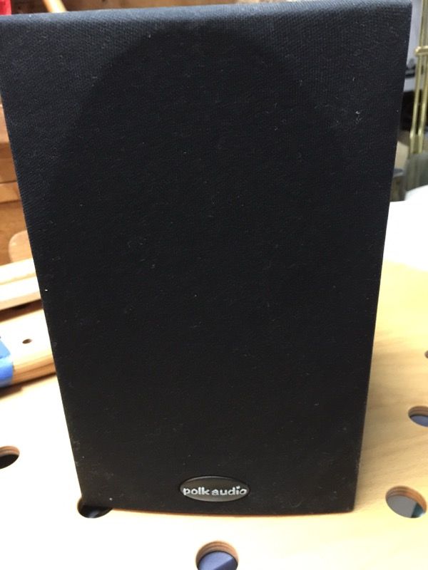 Polk Audio R10 bookshelf speakers