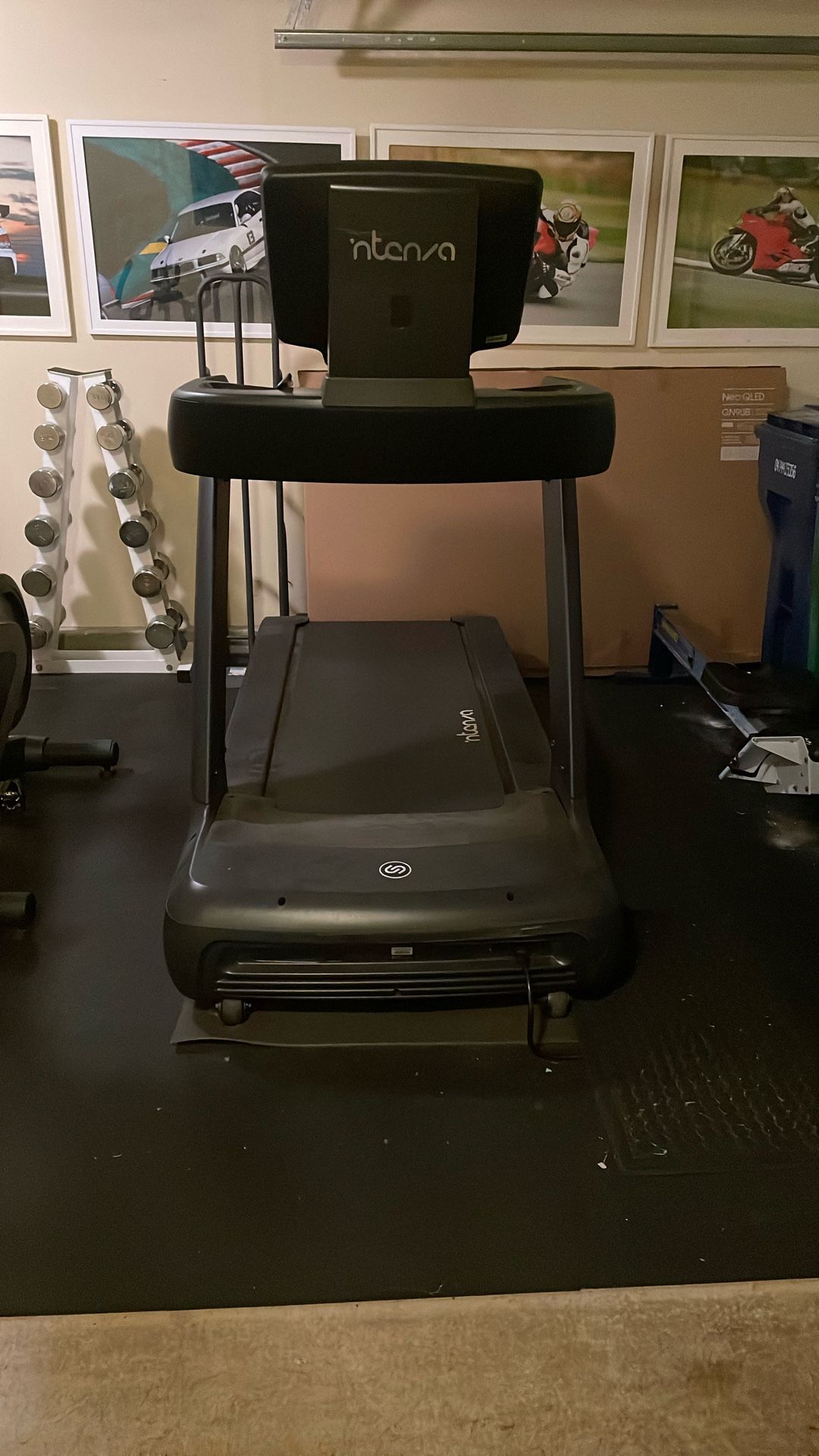 Intenza Commercial treadmill