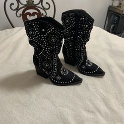 Woman’s Boots Size 8