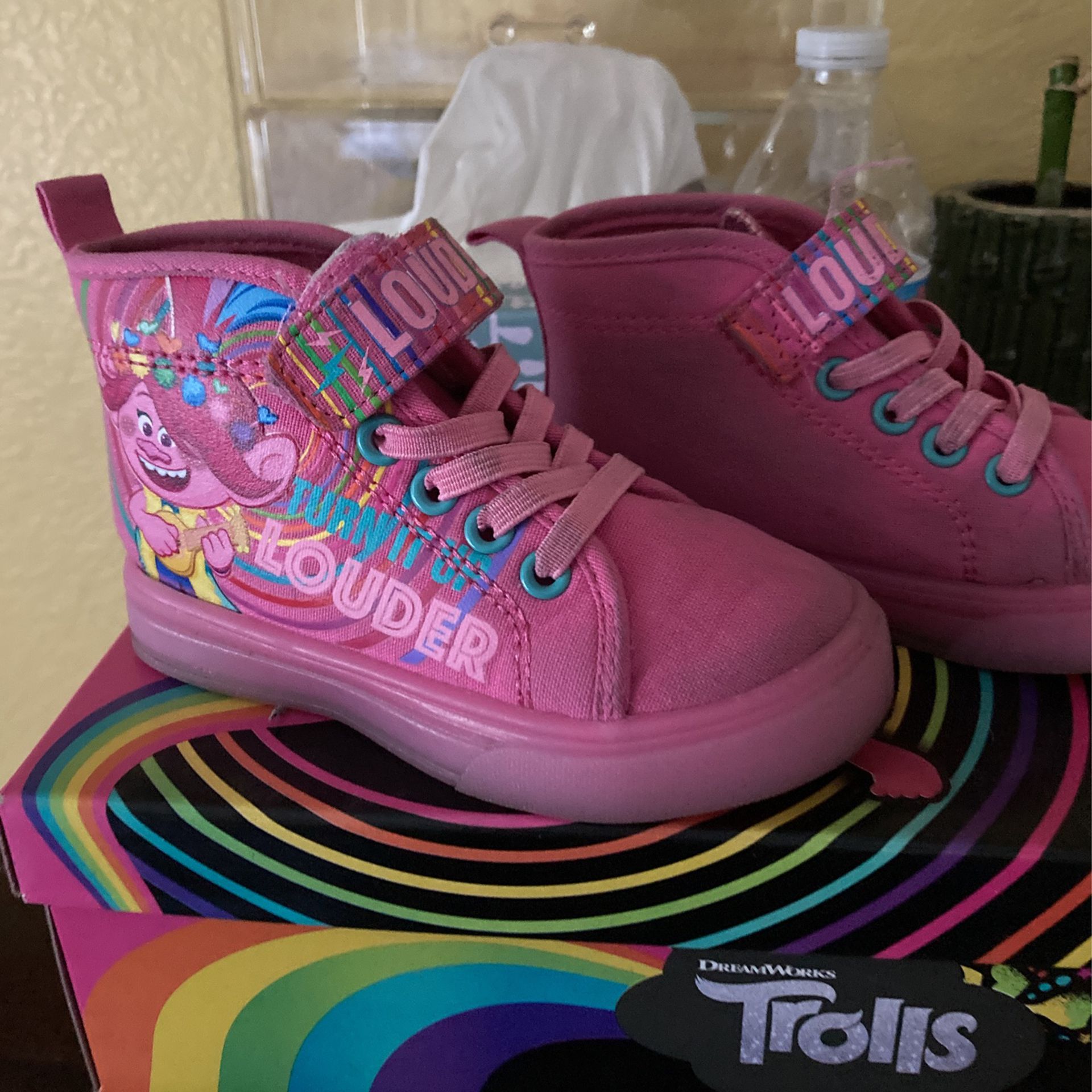 Trolls  Toddlers Size 7 