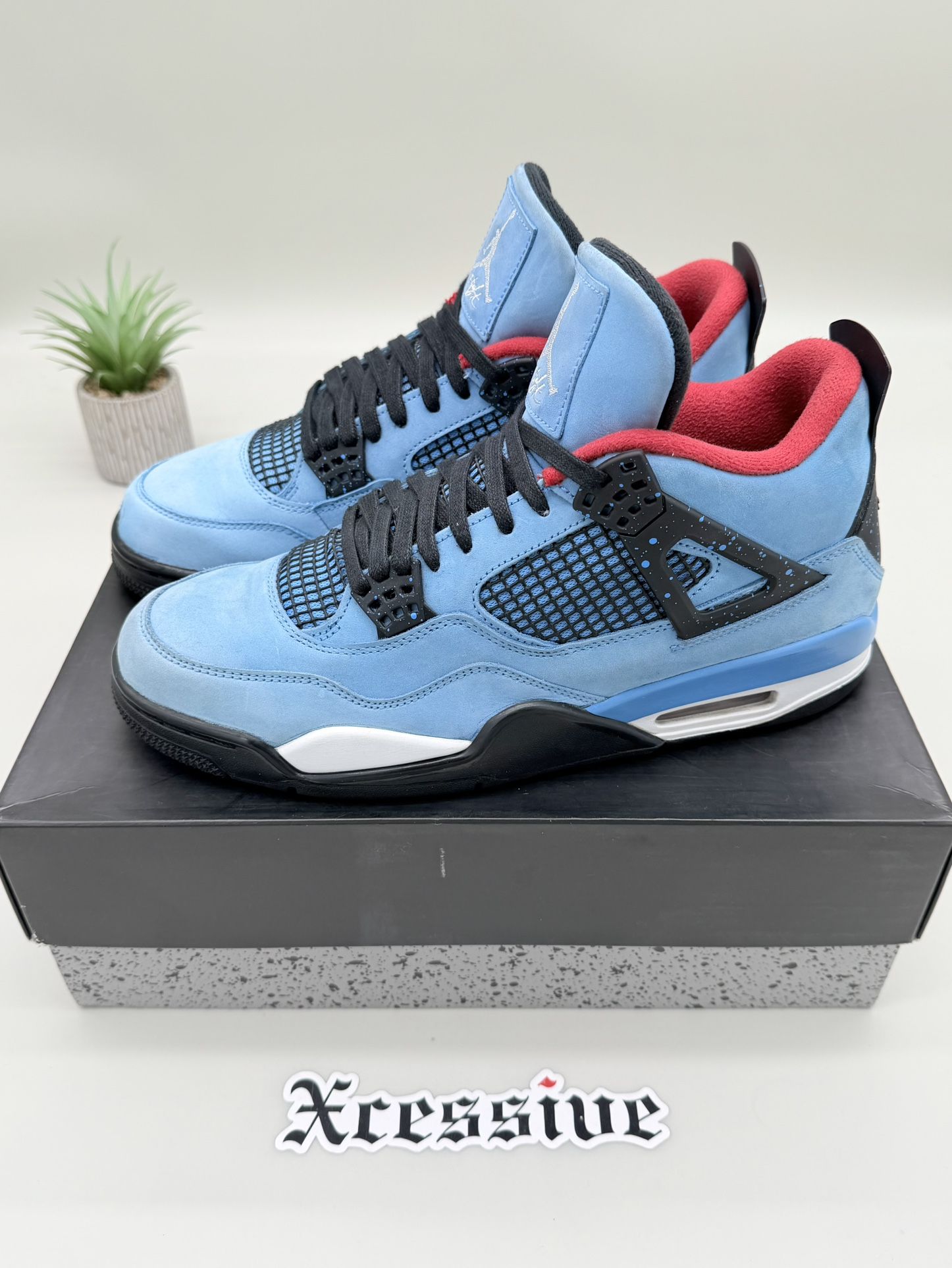 Jordan 4 Travis Scott