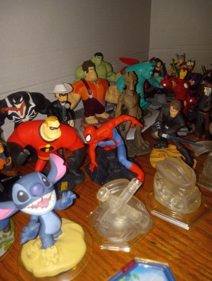 Disney Infinity Figure Bundle Pad And (30) Figures Includes (4) Crystals $100 Firm Look Below 👇