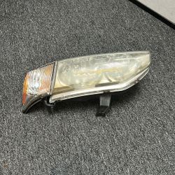 2002 -2004 Isuzu Axiom  Driver Front Left Headlamp Hazy P0642  OEM