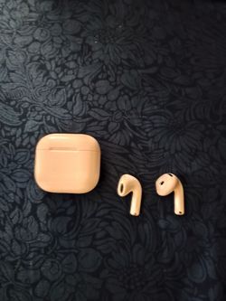 Apple AirPods 4 with Charging Case
