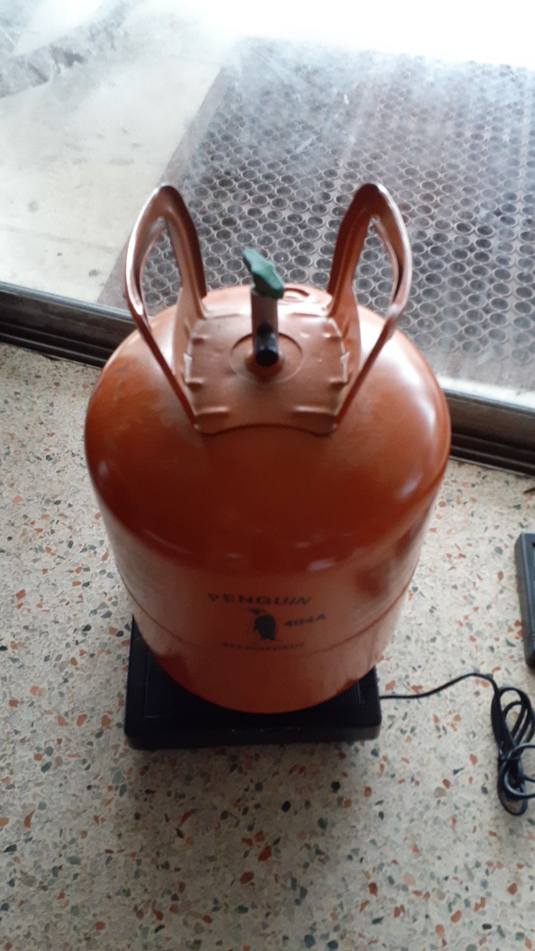 FREON 404A REFRIGERANT COOLANT weighs 18.4 pounds "LOOKS GREAT" NO OFFERS, PRICE IS FIRM