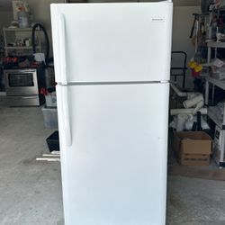 18 CF Refrigerator - needs new door gaskets