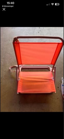 Folding beach chair