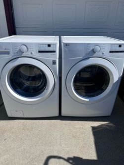 Lg Washer and GAS Dryer Set