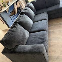 Altari 2-Piece Sectional Couch with Chaise (blue)