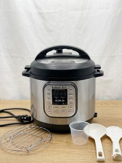 Instant pot IP-Duo Pressure Cooker