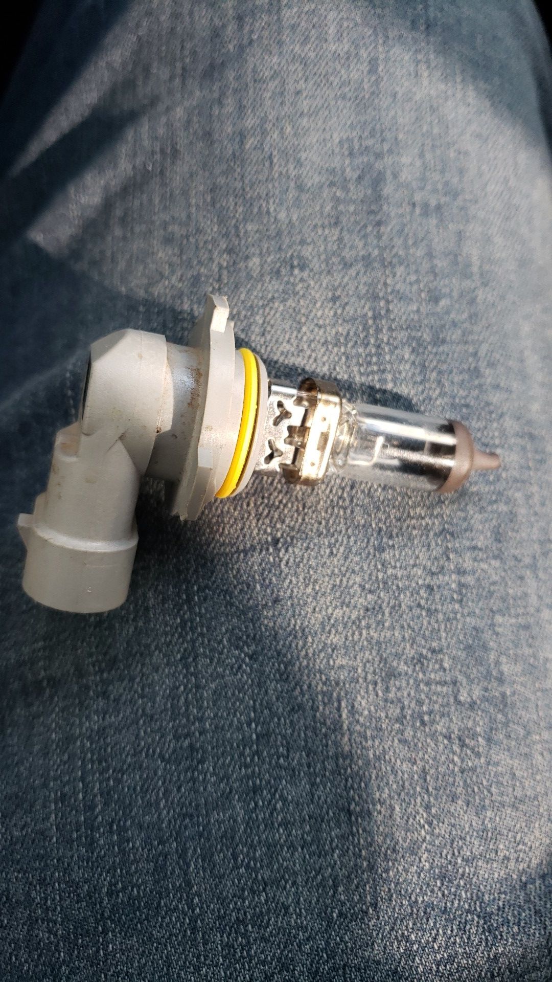 9006 headlight bulb