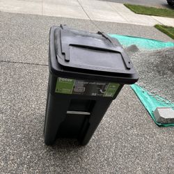 32 Gal Trash Can Indoor/Outdoor 