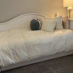 Solid White wood twin TRUNDLE BED and 7 drawerDRESSER