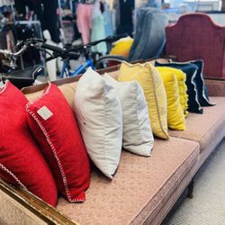 Nain Thrift Store 