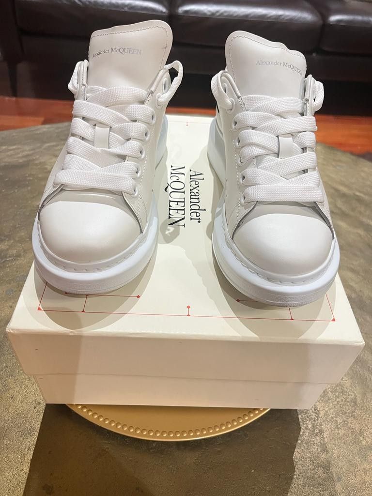 Alexander McQueen White/Blk Pearl 7 1/2