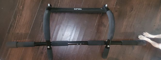 SPRI Pull Up Bar