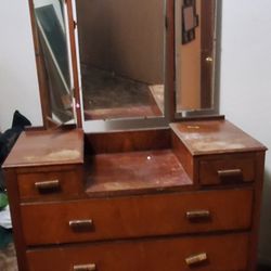 Antique Small Dresser With Side Swivel Mirrors