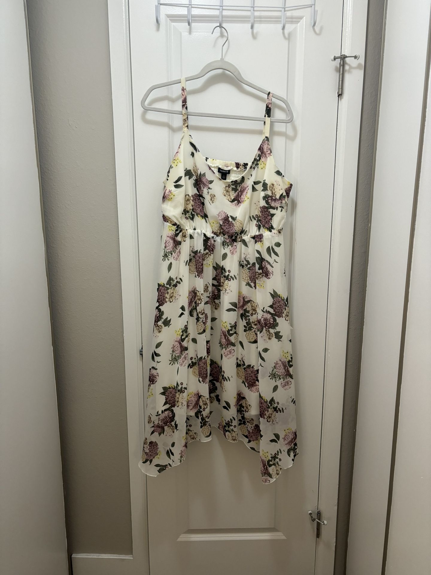 Summer Sale! Torrid Pretty White Floral Smocked Dress