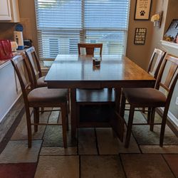 Kitchen Table And Rug